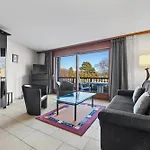 Nid Douillet Aux Bains De *