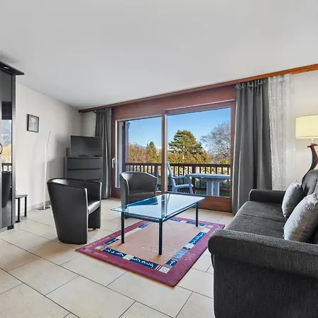 Nid Douillet Aux Bains De *