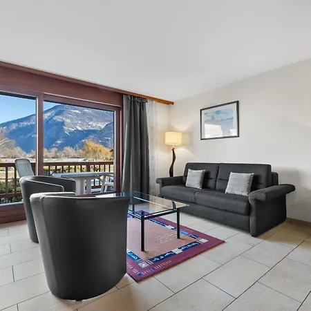 Nid Douillet Aux Bains De *